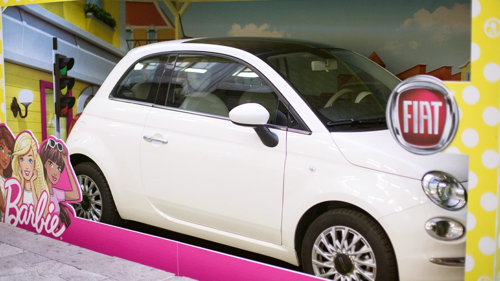 Lancio Nuova Fiat 500 di Barbie - Barbie (case)